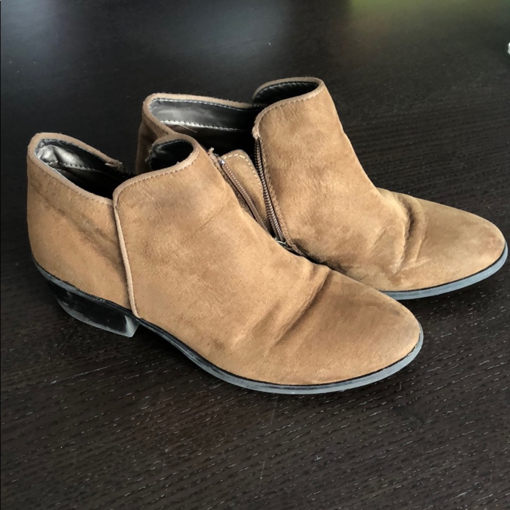 Girls sueded ankle boots